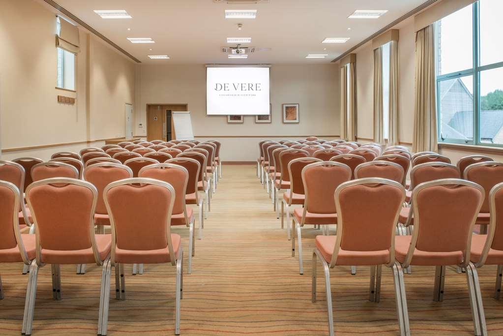 Hotel De Vere Cotswold Water Park 4*