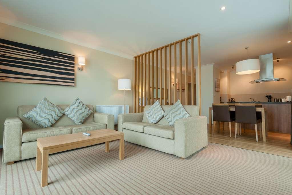 De Vere Cotswold Water Park 4*