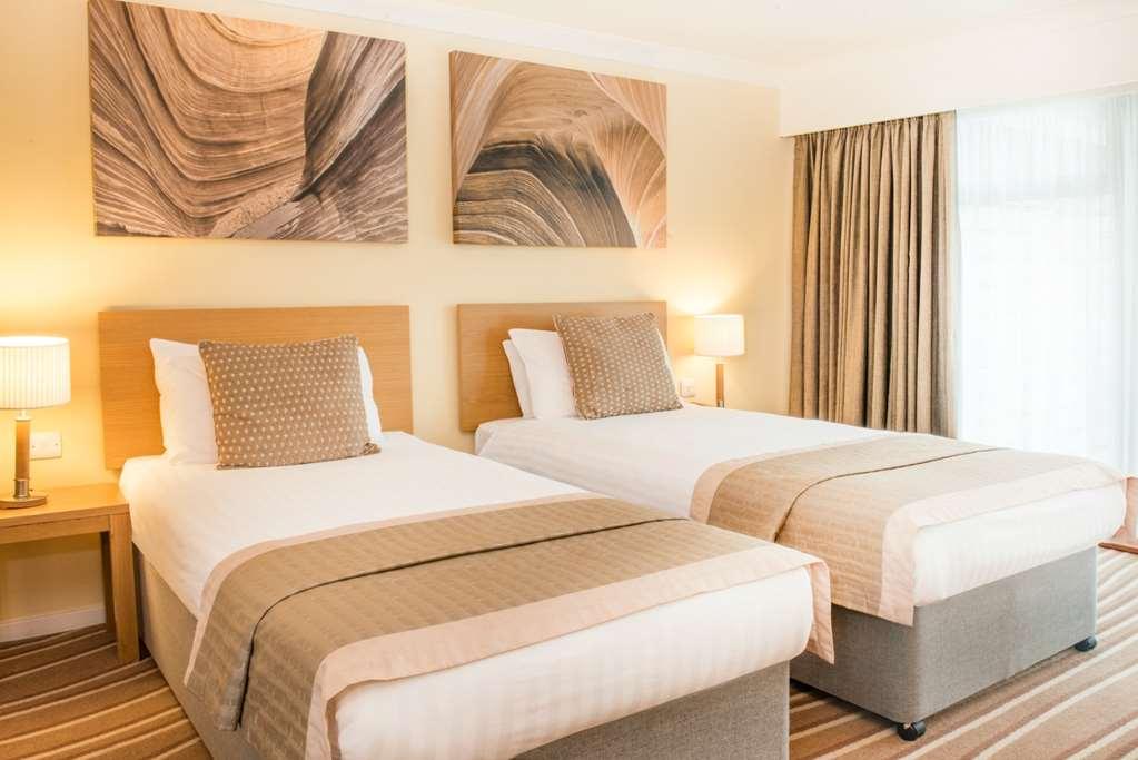 De Vere Cotswold Water Park Hotel 4*