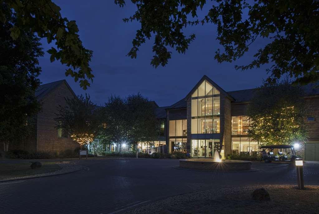 De Vere Cotswold Water Park 4*