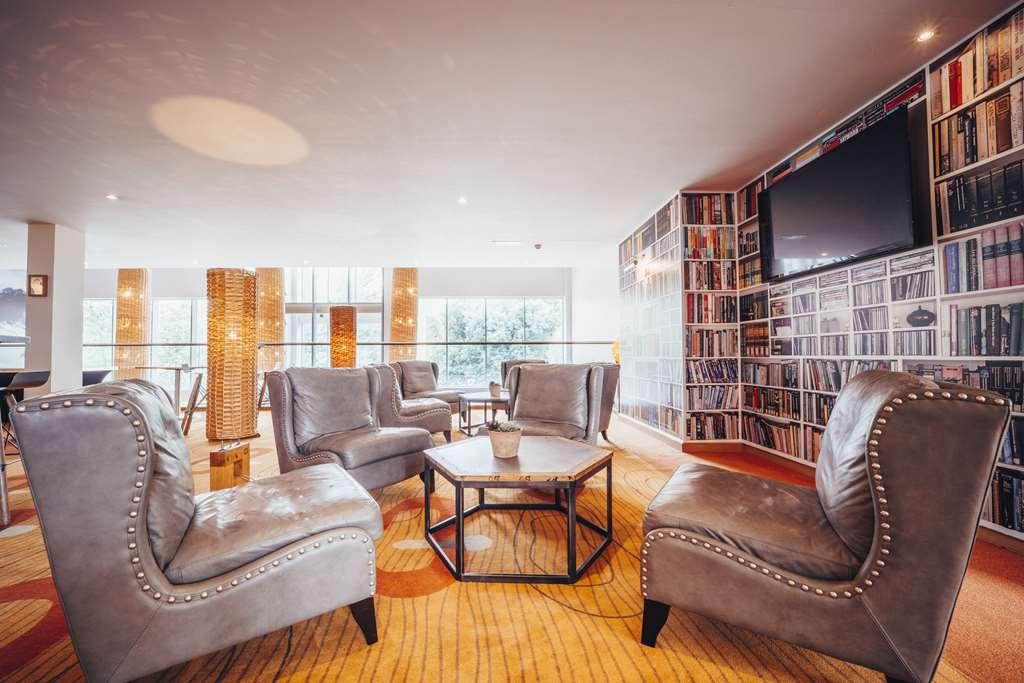 Hotel De Vere Cotswold Water Park 4*