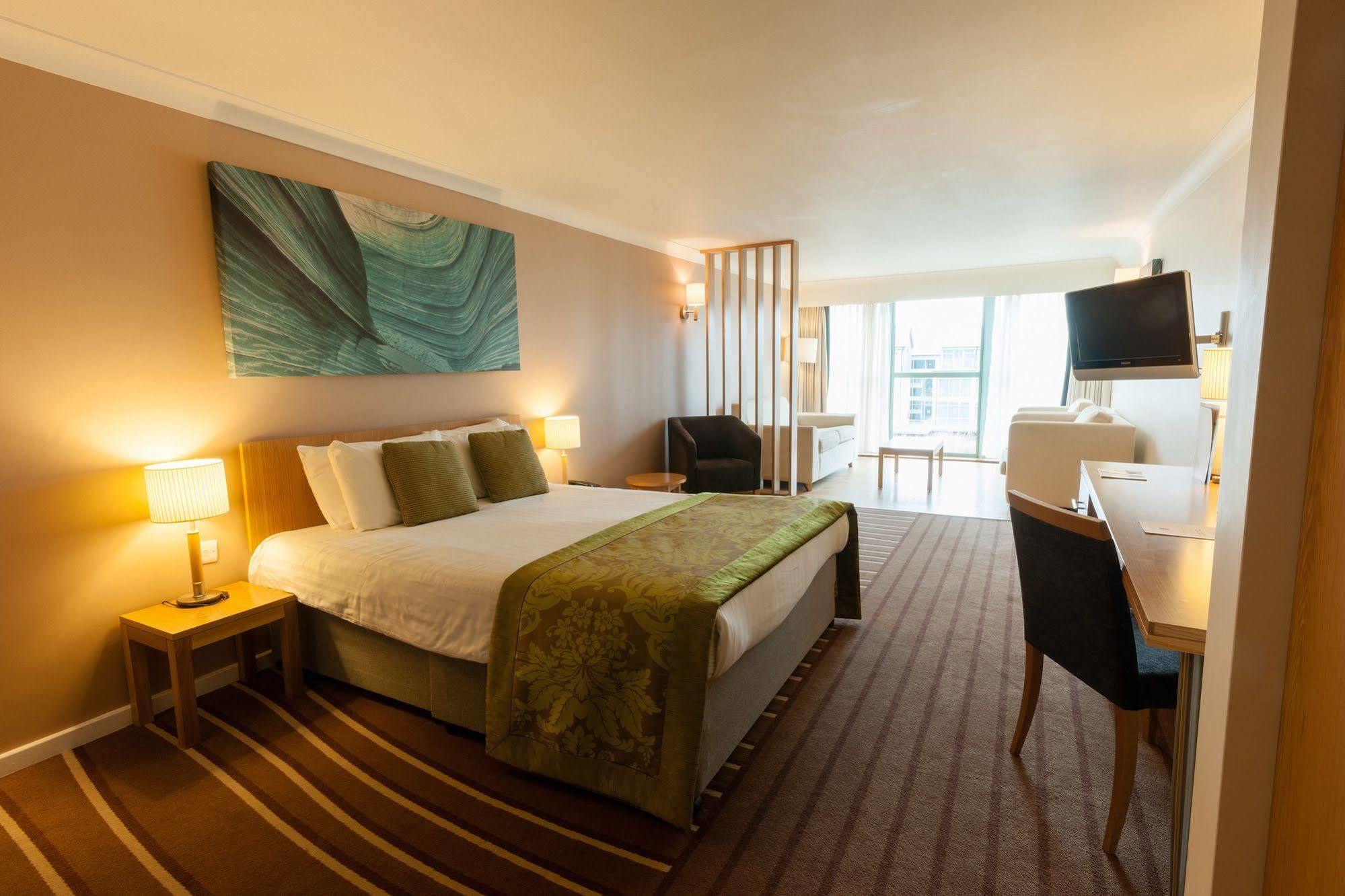 De Vere Cotswold Water Park Hotel